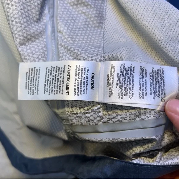 Mountain Hardware 3/4 rain jacket in super condition!!!! - Picture 6 of 15